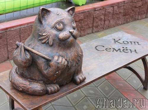 Памятник коту-путешественнику